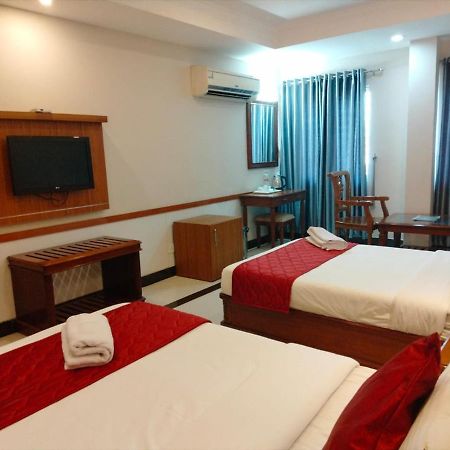 Hotel Jyothis Regency Palakkad Bagian luar foto