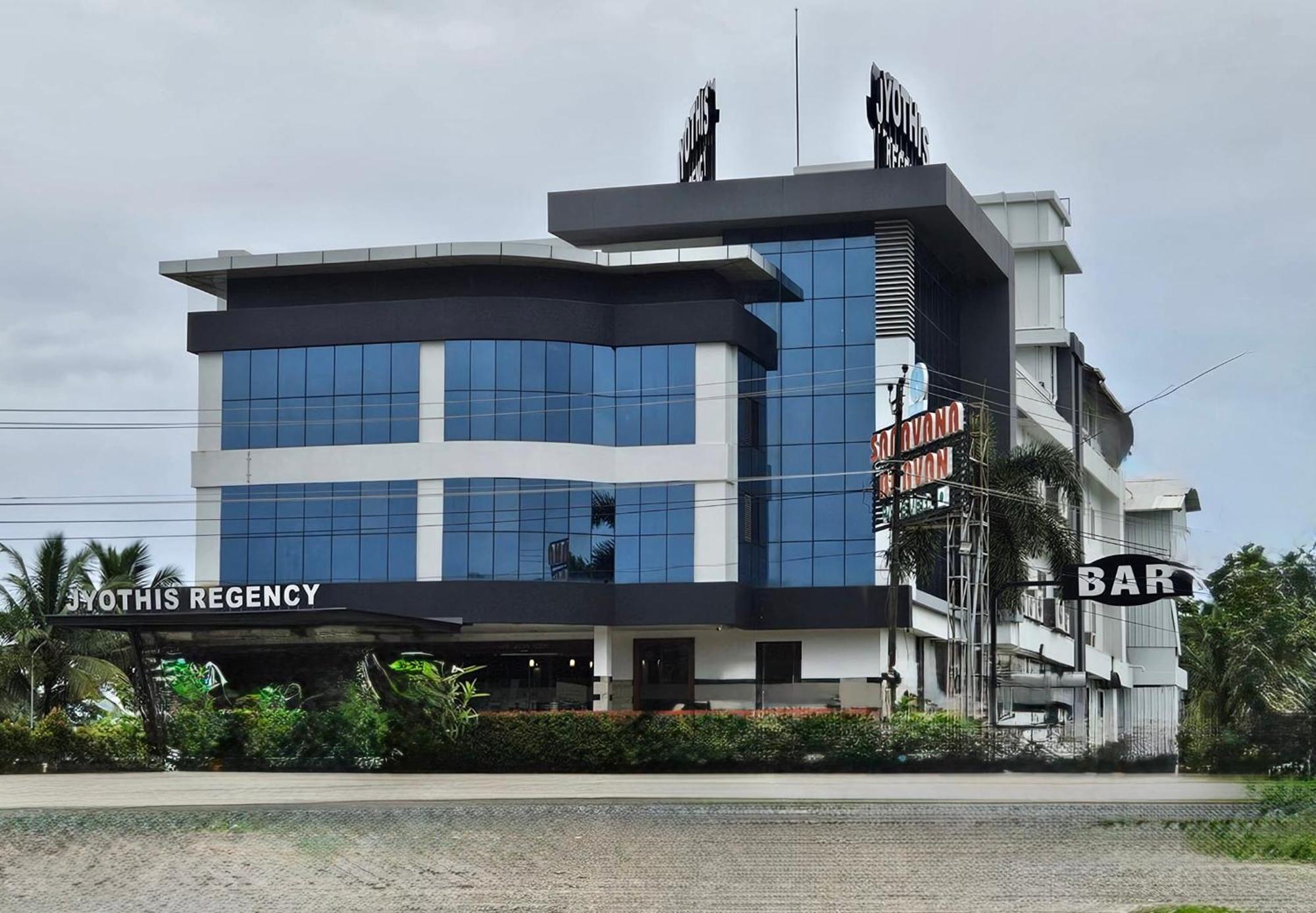 Hotel Jyothis Regency Palakkad Bagian luar foto